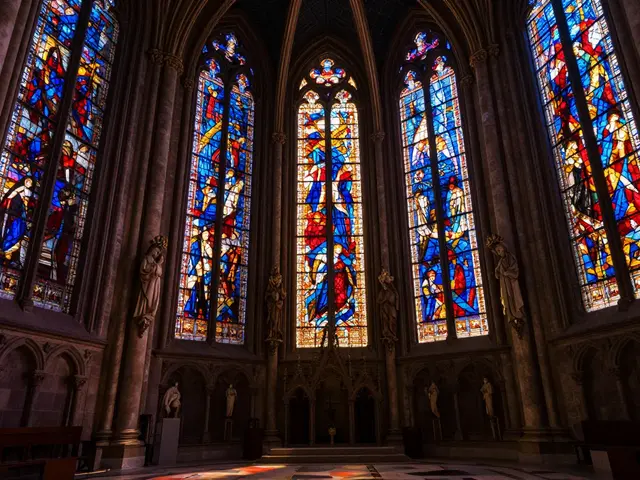 Gothic Art vs. Renaissance: The Shift in Artistic Vision